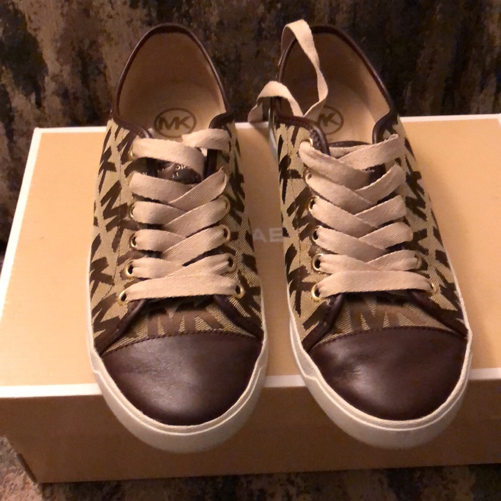 Size 7 Michael Kors sneakers brown n gold good condition